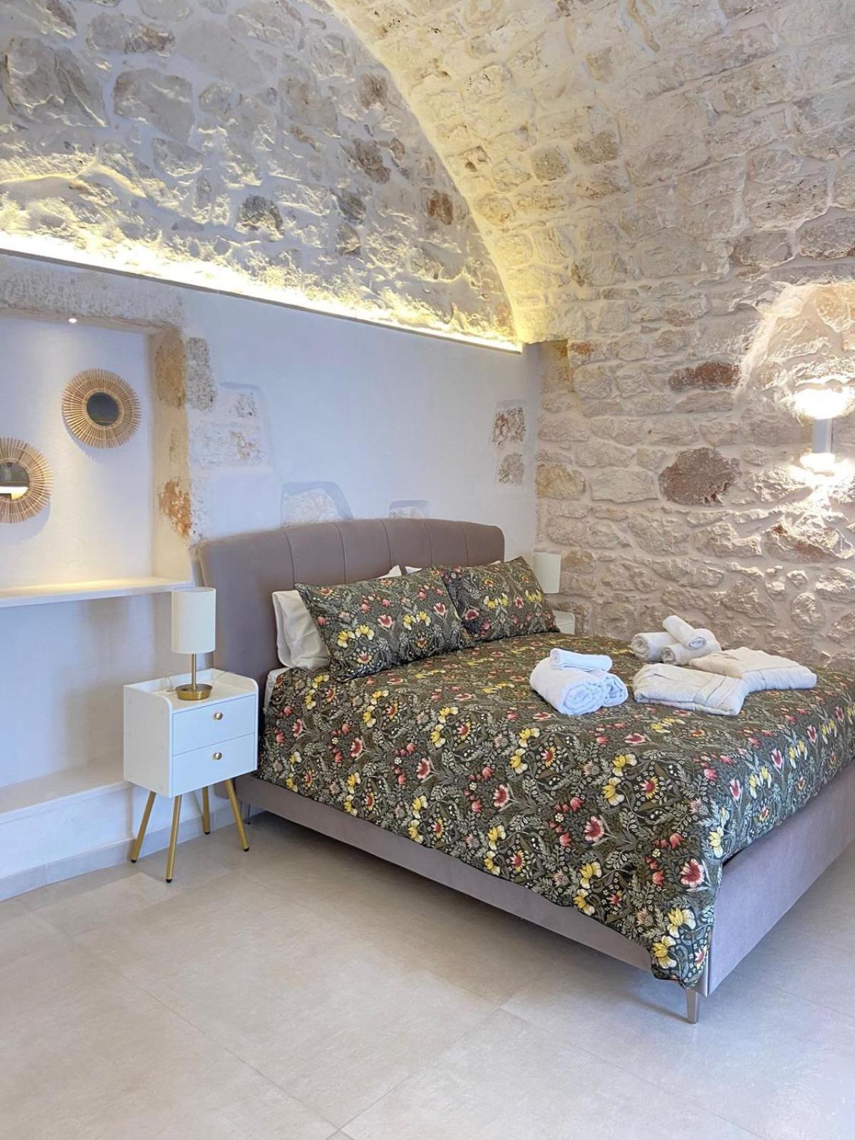 Eureka Luxury Room Остуни Екстериор снимка